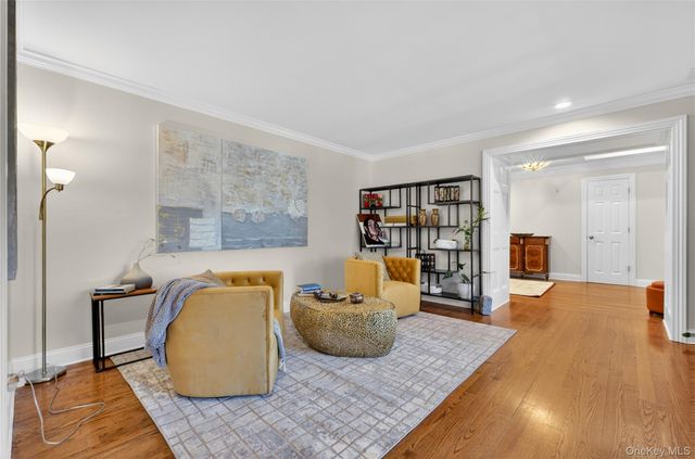 125 Mimosa Drive, East Hills, NY 11576