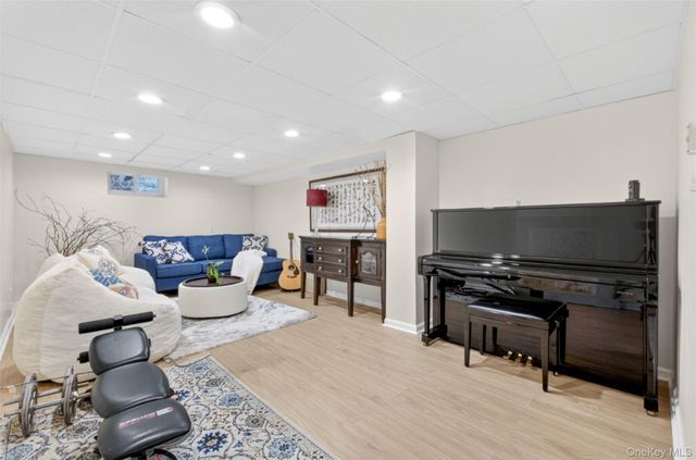 125 Mimosa Drive, East Hills, NY 11576