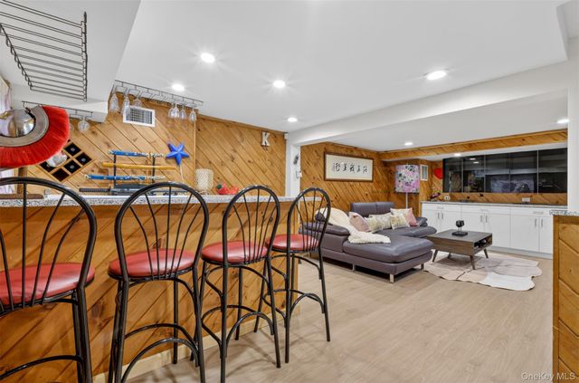 125 Mimosa Drive, East Hills, NY 11576