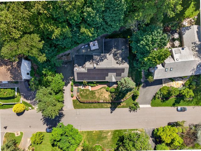 125 Mimosa Drive, East Hills, NY 11576