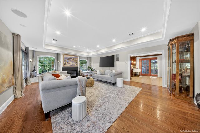 125 Mimosa Drive, East Hills, NY 11576