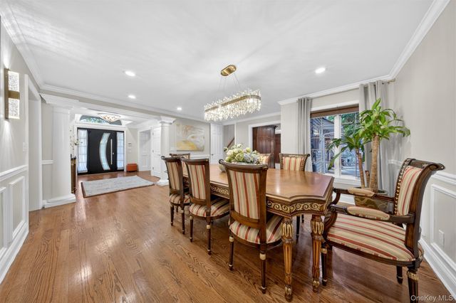 125 Mimosa Drive, East Hills, NY 11576