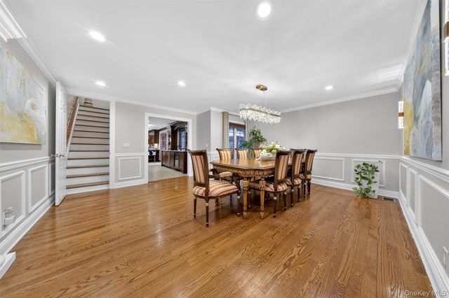 125 Mimosa Drive, East Hills, NY 11576