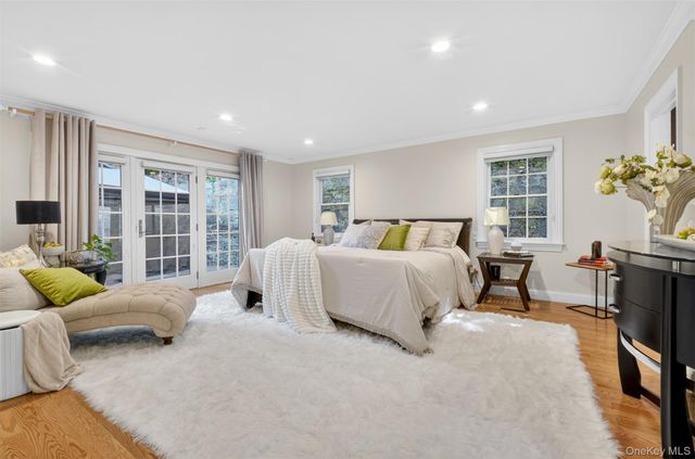 125 Mimosa Drive, East Hills, NY 11576