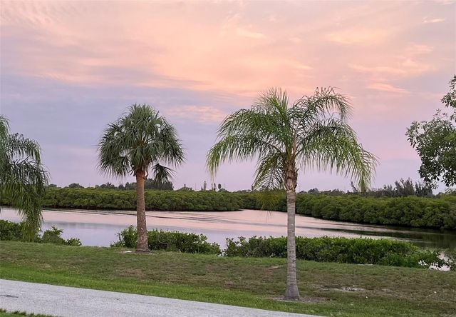 809 TIMELESS MOSS DRIVE, Ruskin, FL 33570