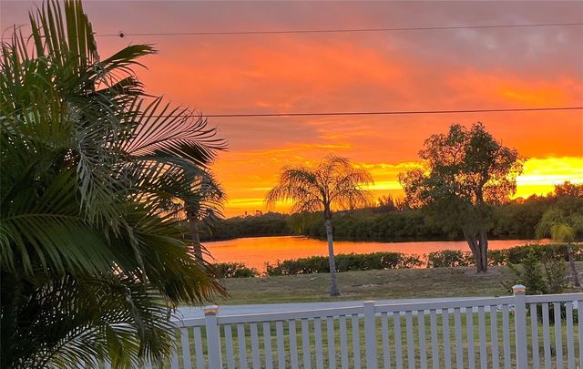 809 TIMELESS MOSS DRIVE, Ruskin, FL 33570