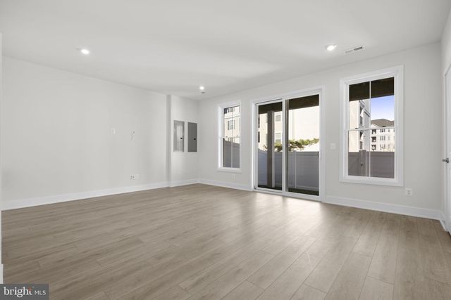 13730 AVIATION PL, Herndon, VA 20171