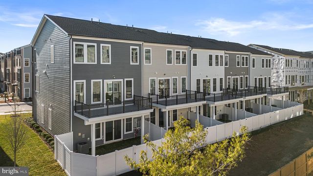 13730 AVIATION PL, Herndon, VA 20171