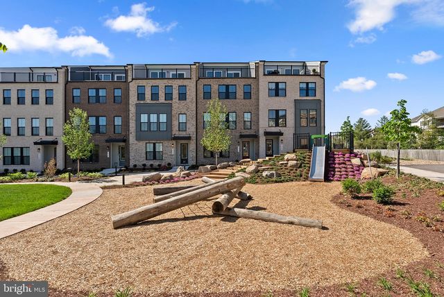 13730 AVIATION PL, Herndon, VA 20171