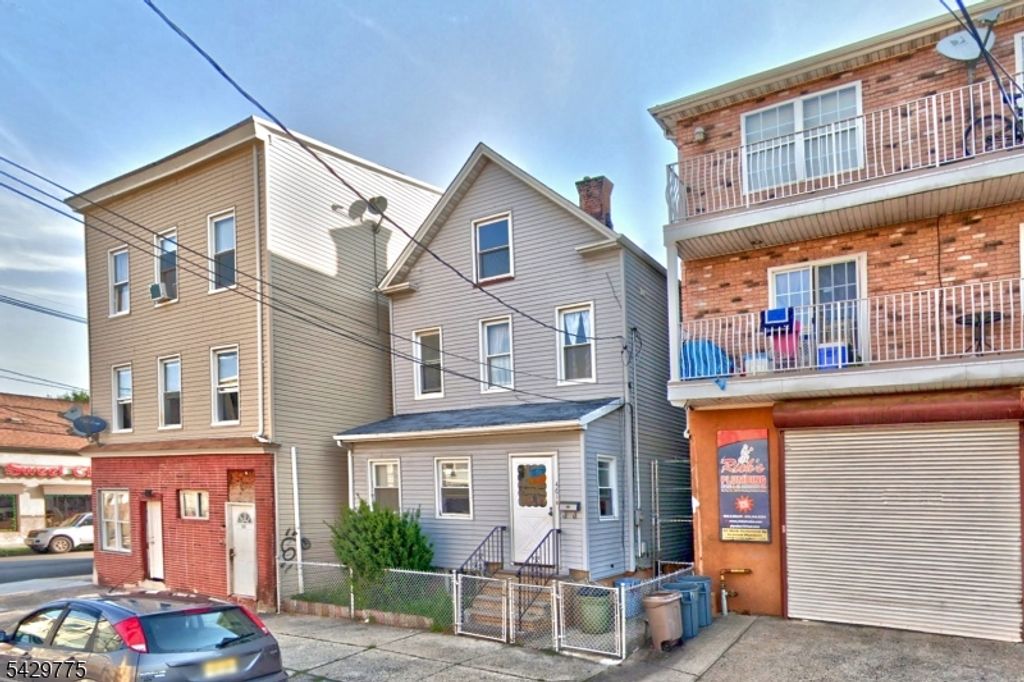 461 Fulton St, Elizabeth City, NJ 07206