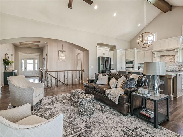 2344 W 146th Terrace, Leawood, KS 66224