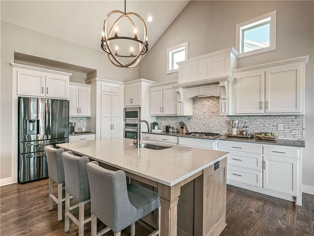 2344 W 146th Terrace, Leawood, KS 66224