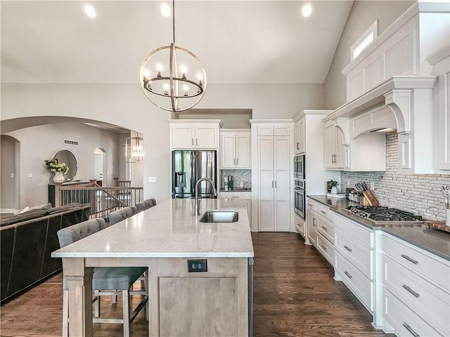 2344 W 146th Terrace, Leawood, KS 66224