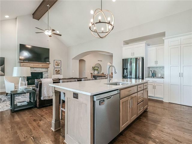 2344 W 146th Terrace, Leawood, KS 66224