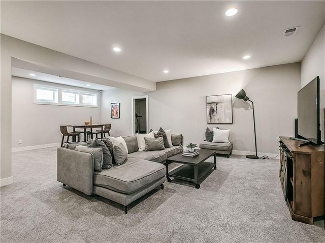 2344 W 146th Terrace, Leawood, KS 66224