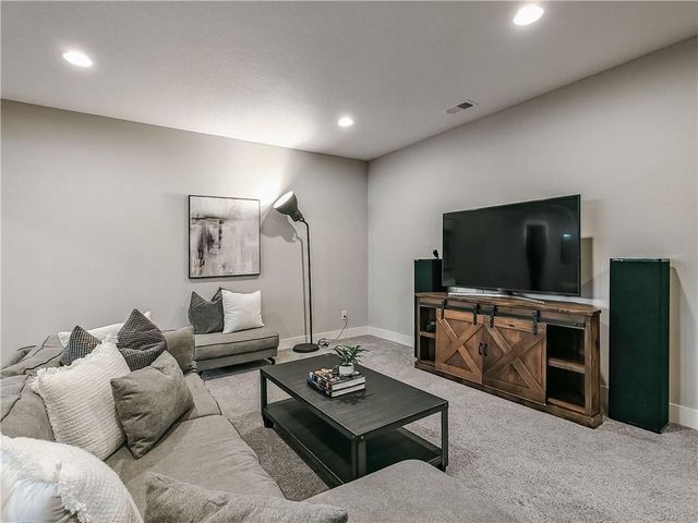 2344 W 146th Terrace, Leawood, KS 66224