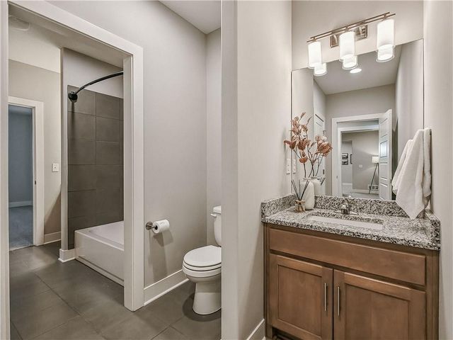 2344 W 146th Terrace, Leawood, KS 66224