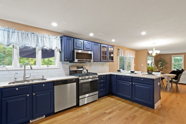 20 Dennison Ct, Stoughton, MA 02072