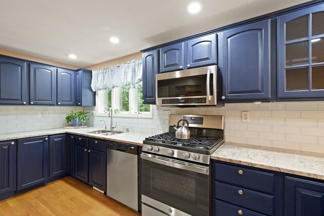 20 Dennison Ct, Stoughton, MA 02072