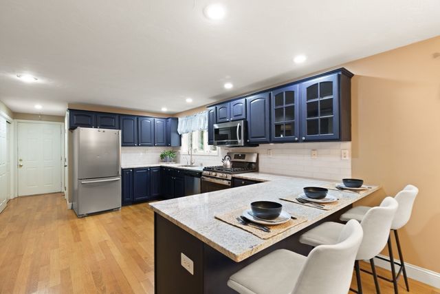 20 Dennison Ct, Stoughton, MA 02072