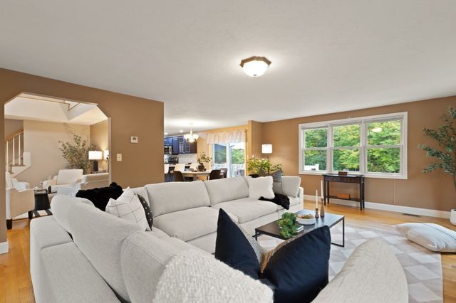 20 Dennison Ct, Stoughton, MA 02072