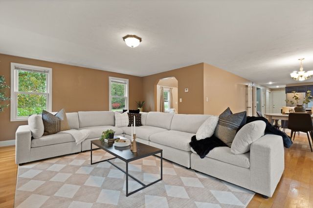 20 Dennison Ct, Stoughton, MA 02072