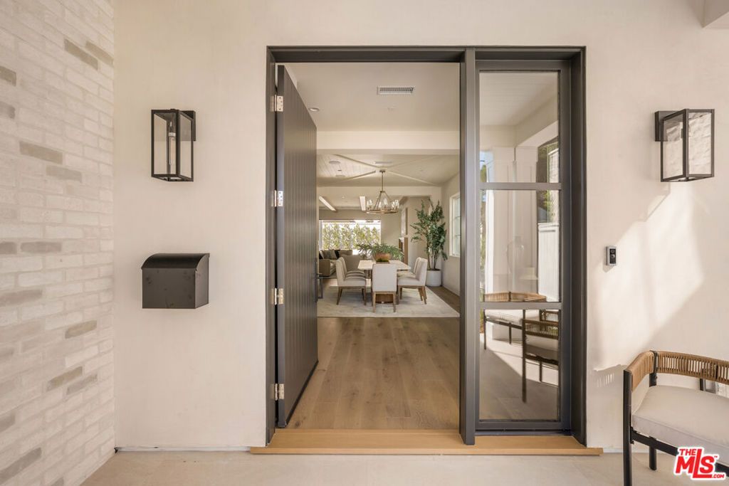 657 27th Street, Manhattan Beach, CA 90266 — photo 2