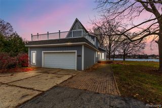 2347 Silverdown Court, Waterford, MI 48328