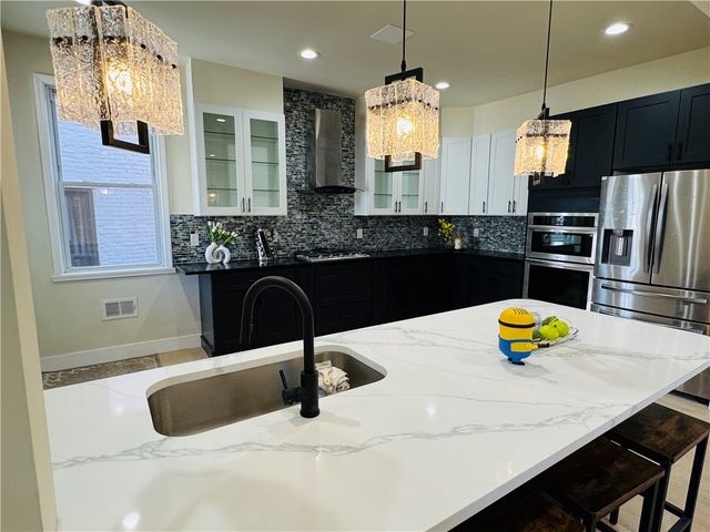 834 Farragut St, Highland Park, PA 15206