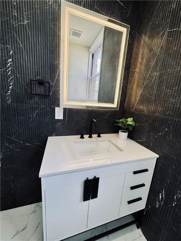 834 Farragut St, Highland Park, PA 15206