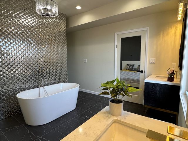 834 Farragut St, Highland Park, PA 15206