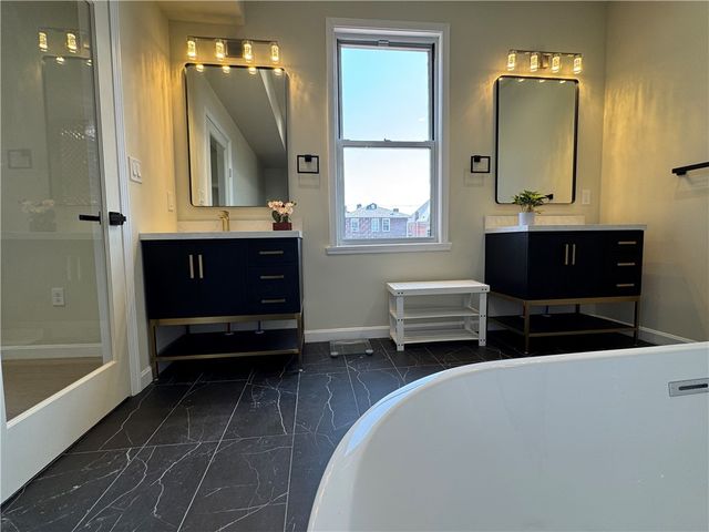 834 Farragut St, Highland Park, PA 15206