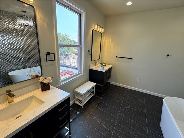 834 Farragut St, Highland Park, PA 15206