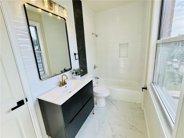 834 Farragut St, Highland Park, PA 15206