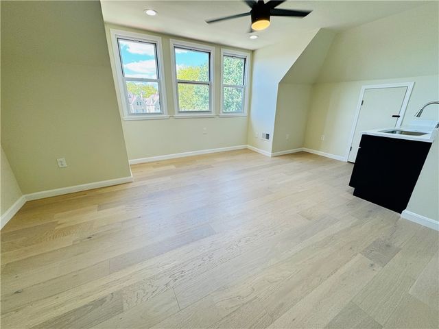 834 Farragut St, Highland Park, PA 15206