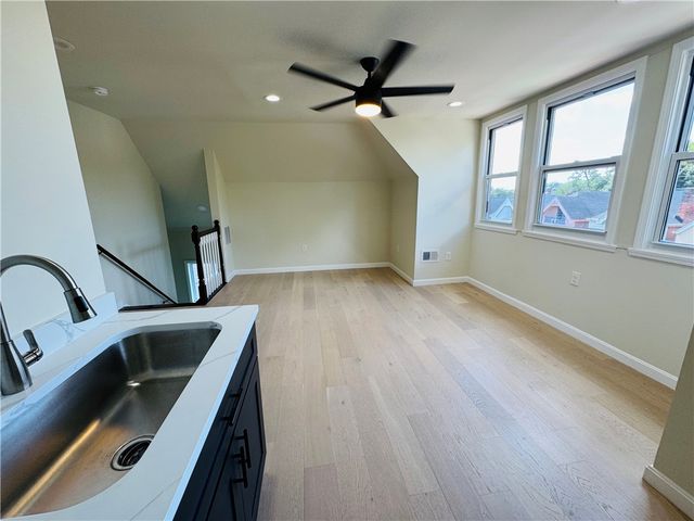 834 Farragut St, Highland Park, PA 15206