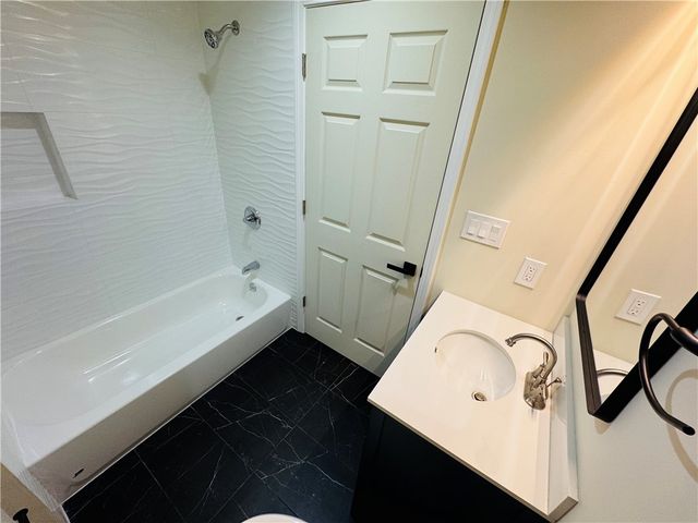 834 Farragut St, Highland Park, PA 15206