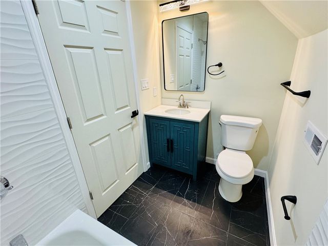 834 Farragut St, Highland Park, PA 15206