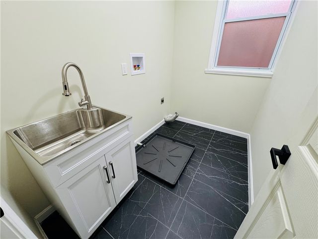 834 Farragut St, Highland Park, PA 15206