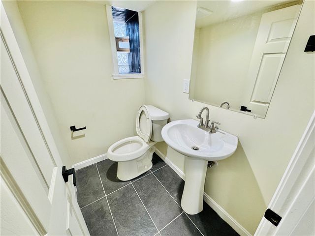 834 Farragut St, Highland Park, PA 15206