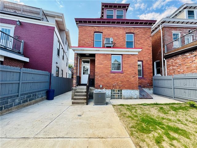 834 Farragut St, Highland Park, PA 15206