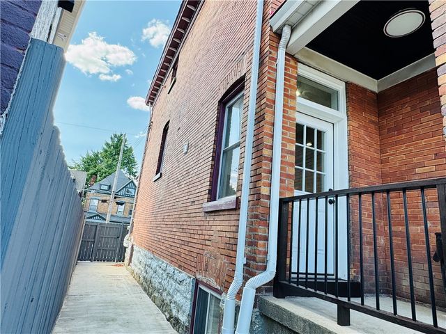 834 Farragut St, Highland Park, PA 15206