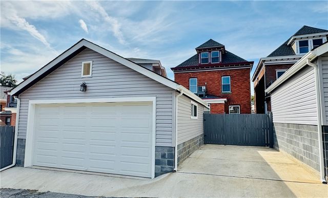 834 Farragut St, Highland Park, PA 15206