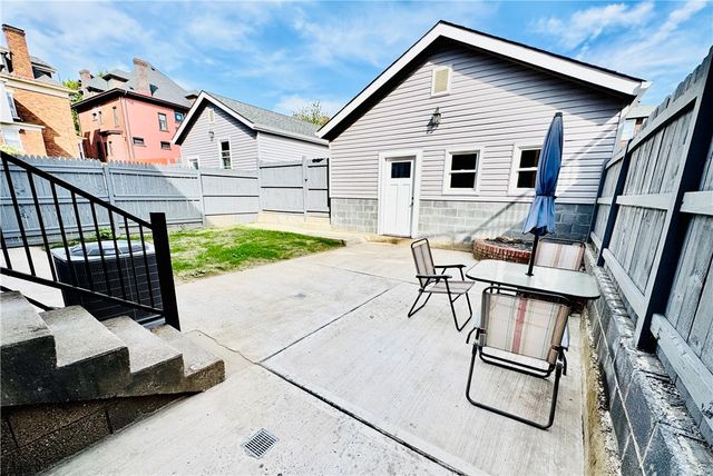 834 Farragut St, Highland Park, PA 15206