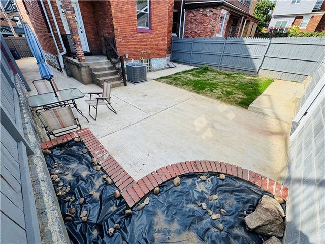 834 Farragut St, Highland Park, PA 15206