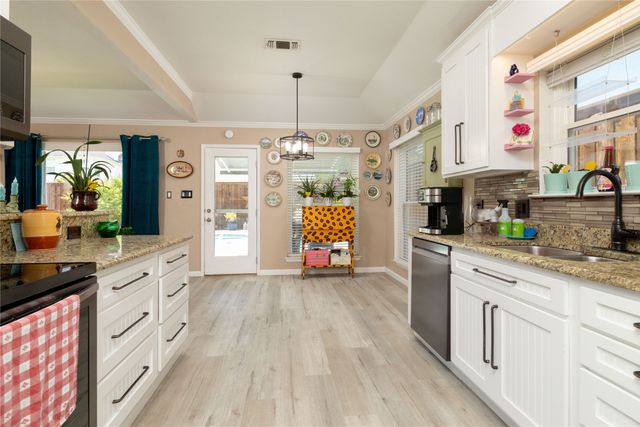 874 Havenbrook Drive, Arlington, TX 76001