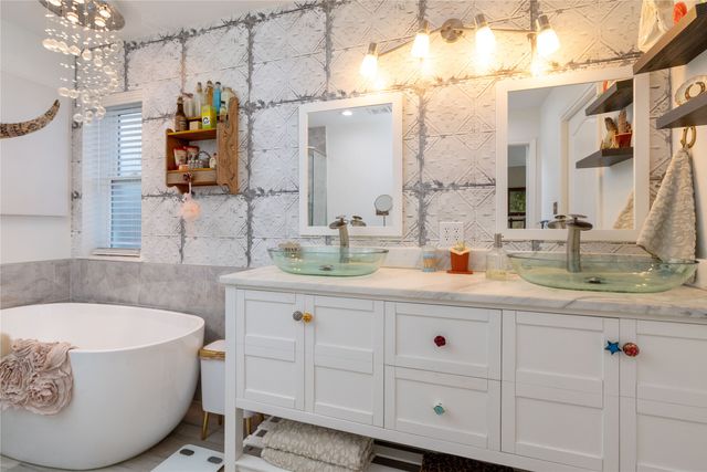 874 Havenbrook Drive, Arlington, TX 76001