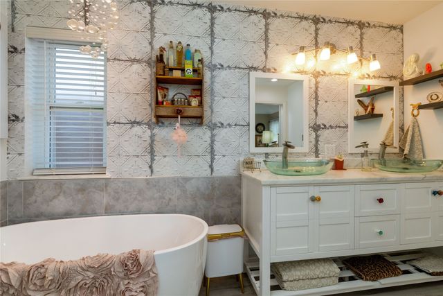 874 Havenbrook Drive, Arlington, TX 76001