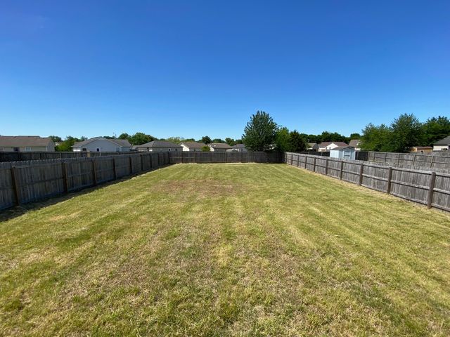 547 Fox Trot Dr, Clarksville, TN 37042