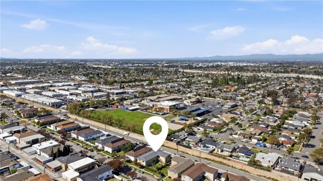 998 Mission, Costa Mesa, CA 92626
